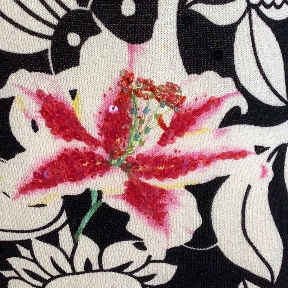 Alberto Makali Lightweight 3/4 Sleeve Floral Embellished V Neck Sweater Sz M - Picture 9 of 11